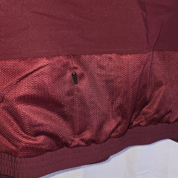 FIGS Sydney Scrub Jacket Maroon Women’s L Technical Collection - Picture 9 of 16